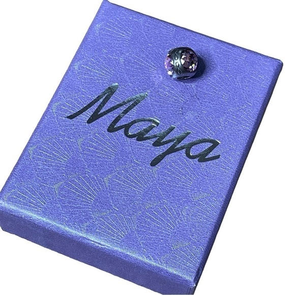 Infinity symbol charm with pink rhinestones New in Box - Picture 3 of 3